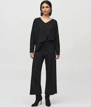 V nk sweater with sparkle. 244921F25-blk