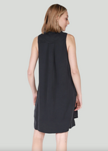 sleeveless collared dress w pockets-2122559D